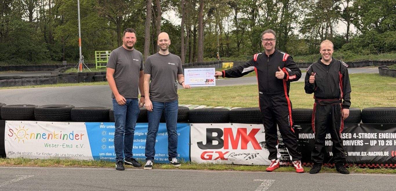 JBMK Spendenübergabe 2026 JBMK Crew übergibt Spendenscheck an Sonnenkinder Weser-Ems e.V. auf der Kartbahn Emsbüren